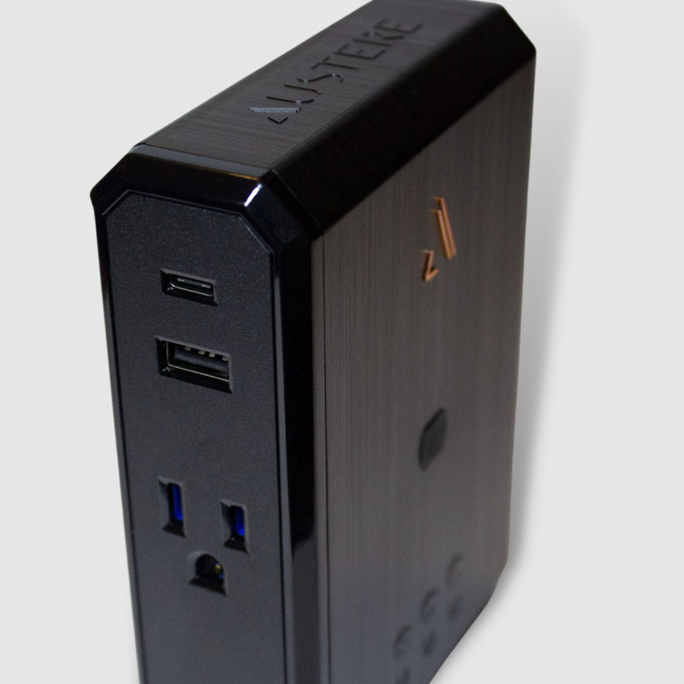 Austere Audio III Series Power 4-Outlet with Omniport USB