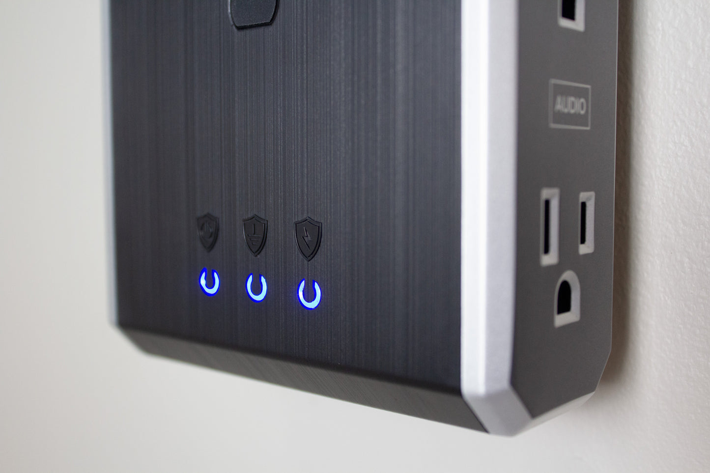 Austere Audio VII Series Power 4-Outlet with Omniport USB+PD45